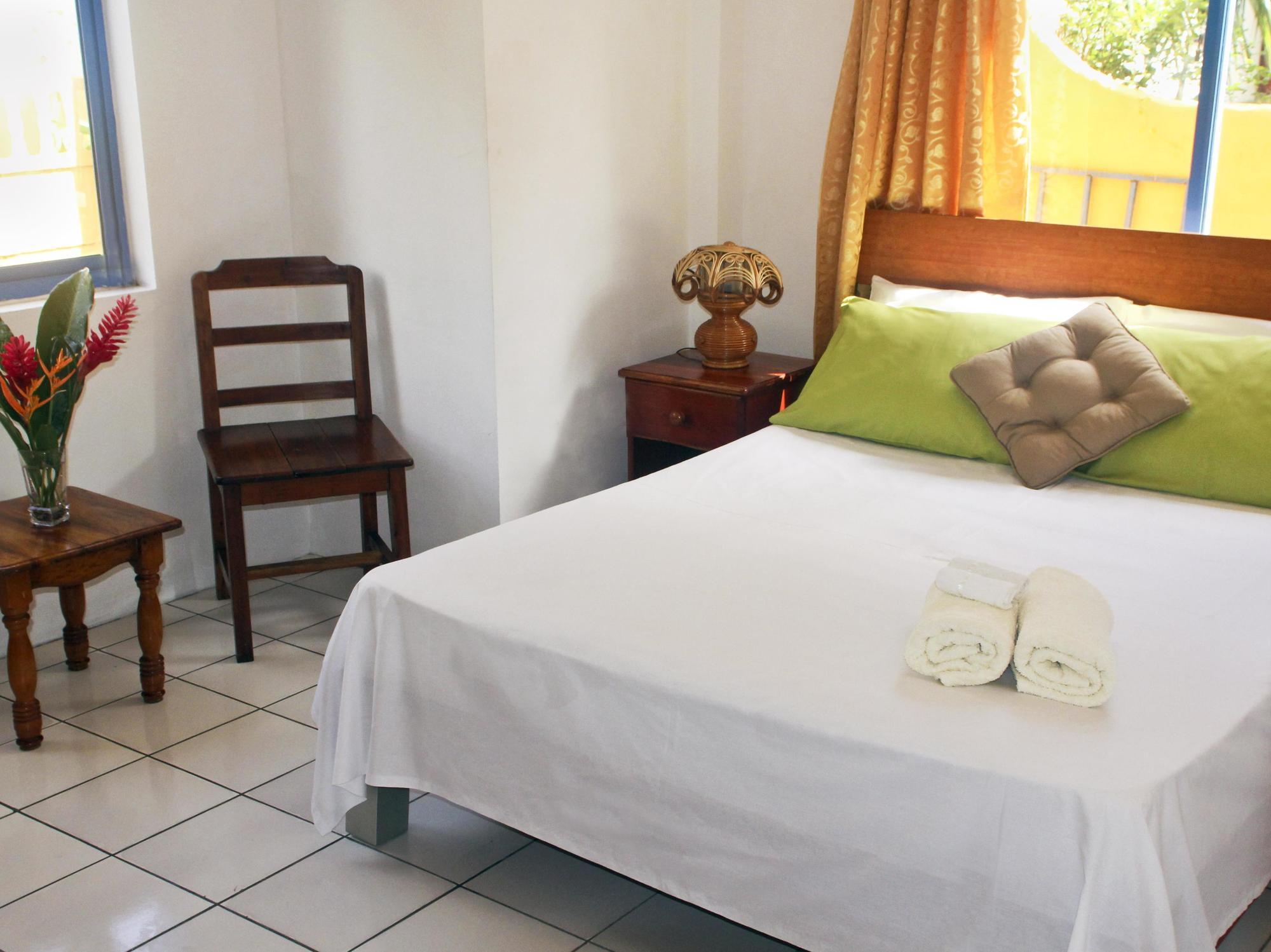 Vicky'S Holiday Apartment Beau Vallon  Exterior photo