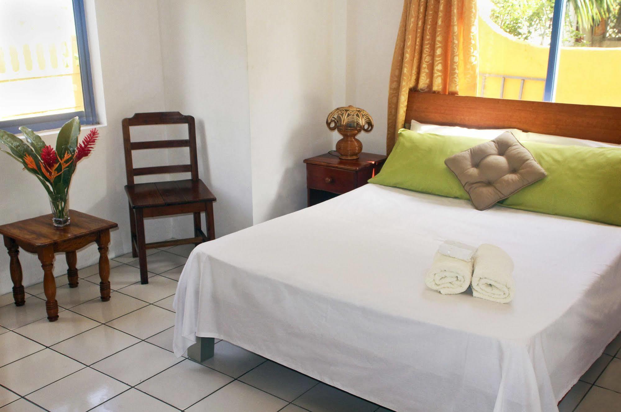 Vicky'S Holiday Apartment Beau Vallon  Exterior photo