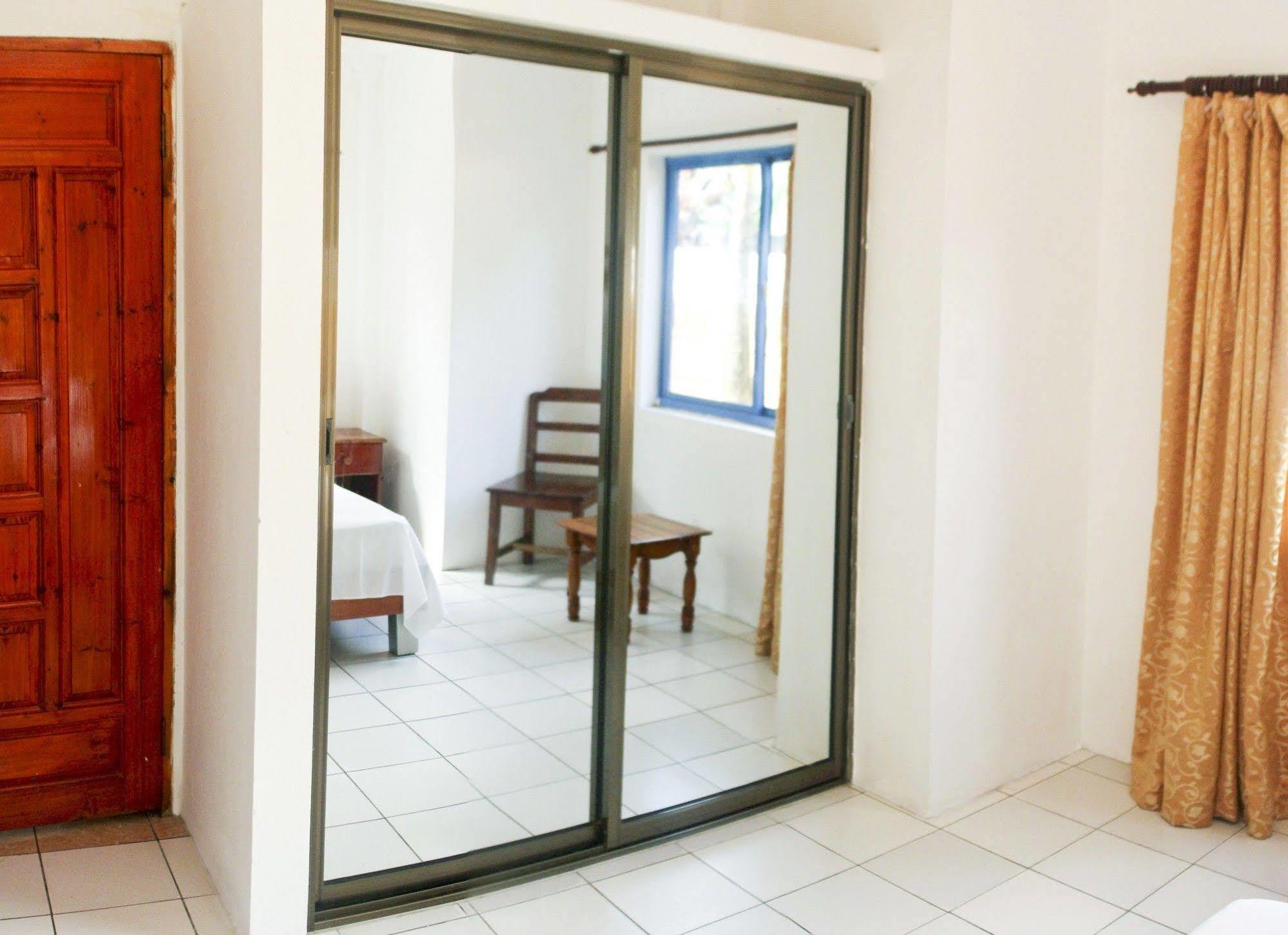 Vicky'S Holiday Apartment Beau Vallon  Exterior photo