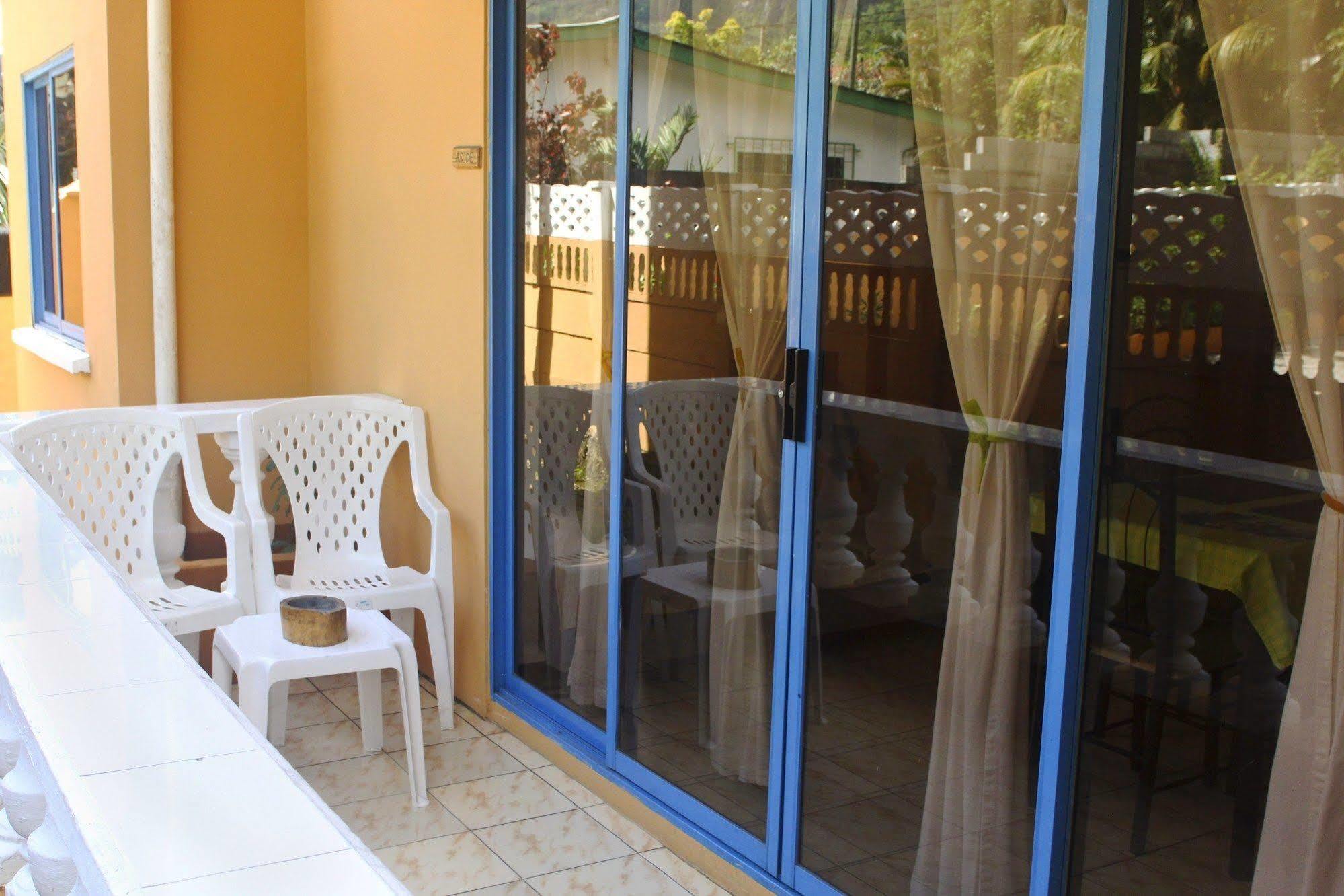 Vicky'S Holiday Apartment Beau Vallon  Exterior photo