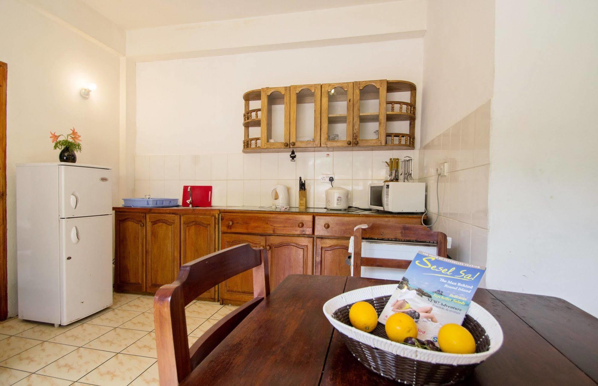 Vicky'S Holiday Apartment Beau Vallon  Exterior photo